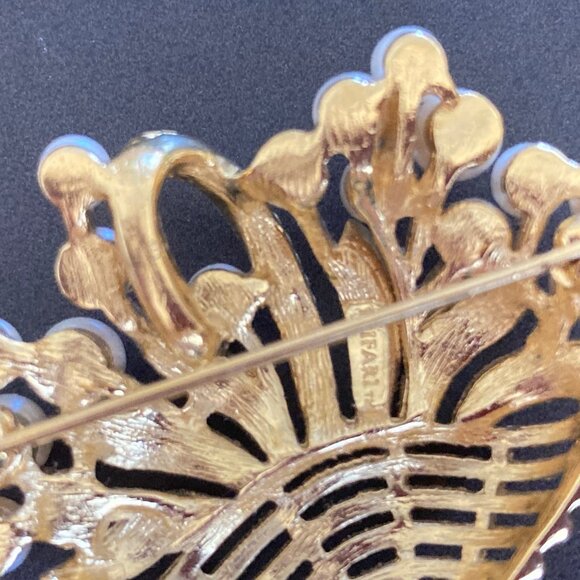 Trifari Vintage Brooch Granny Core Signed Faux Pearls Gold Tone Flowers Pin - Picture 9 of 9